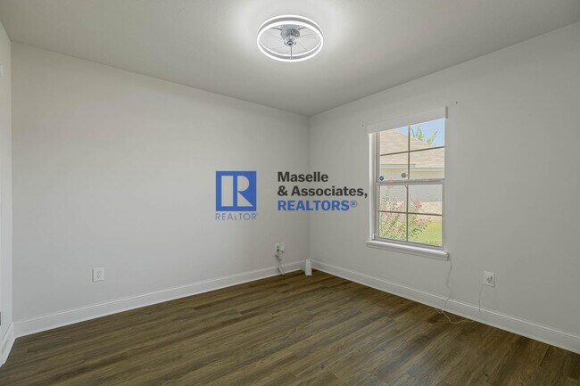 Building Photo - 1019 Silver Cir