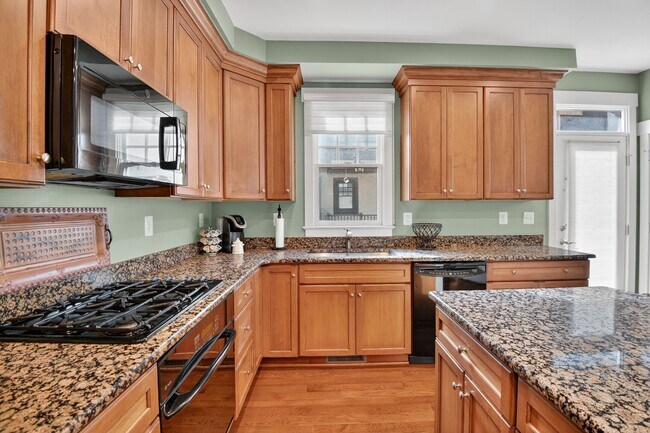 Building Photo - 2601 Hume Dr