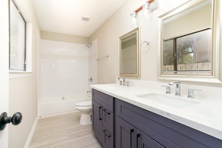 Building Photo - 11315 Morino Park