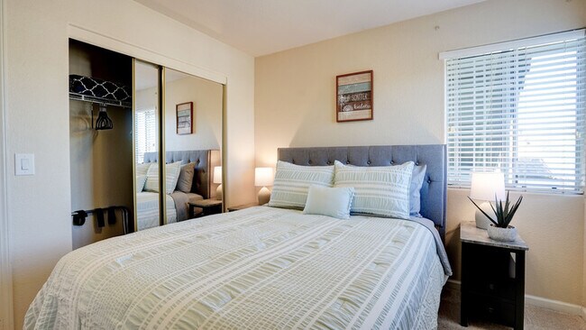 Building Photo - 9520 Wellington Cir