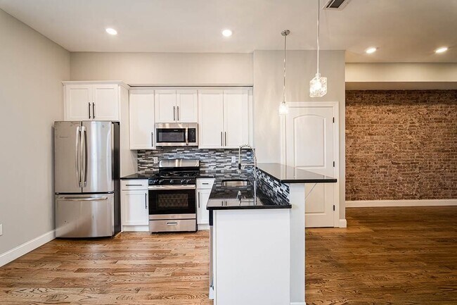 Building Photo - 163 Monticello Ave