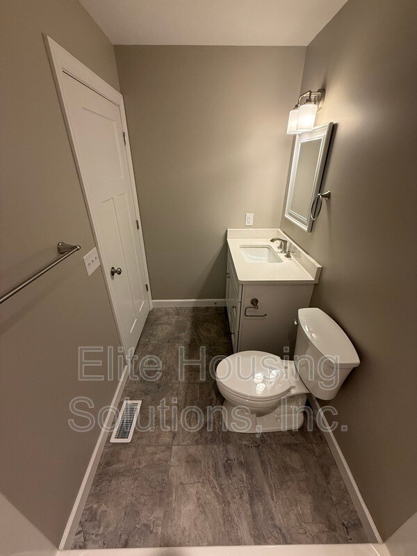 Building Photo - 445 S 14th St