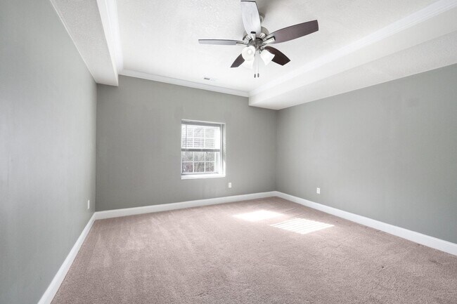 Building Photo - Spacious 5BR House in Asheville