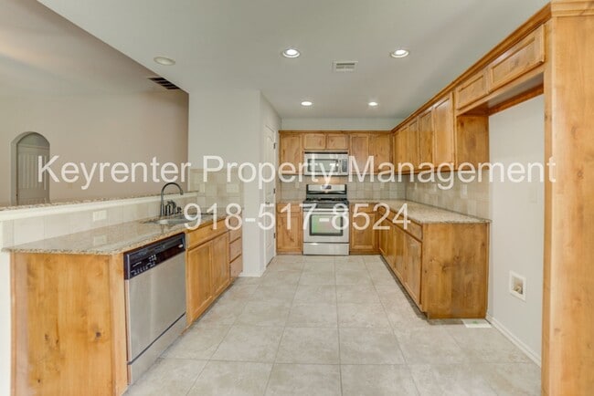 Building Photo - 3 Bed | Bath in Broken Arrow!
