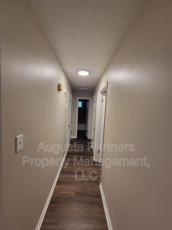 Building Photo - 139 Stoneybrooks Pl