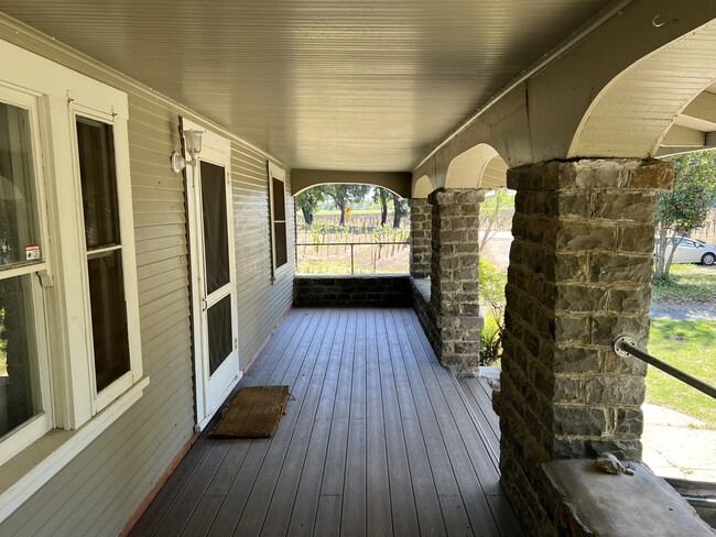 Building Photo - 1851 Magnolia Dr