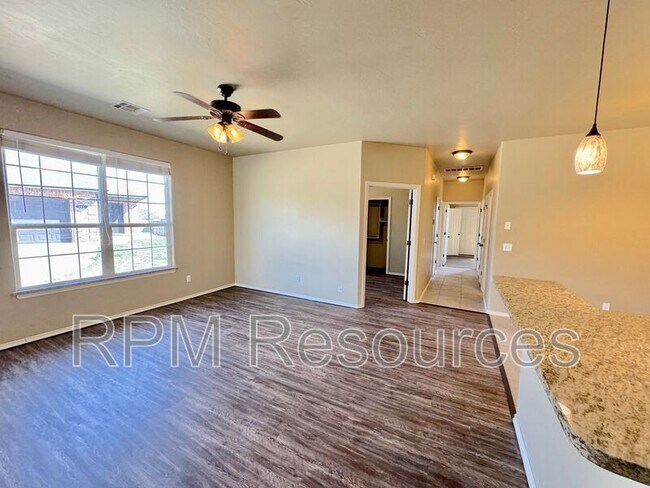 Building Photo - 167 Bison Ct Way