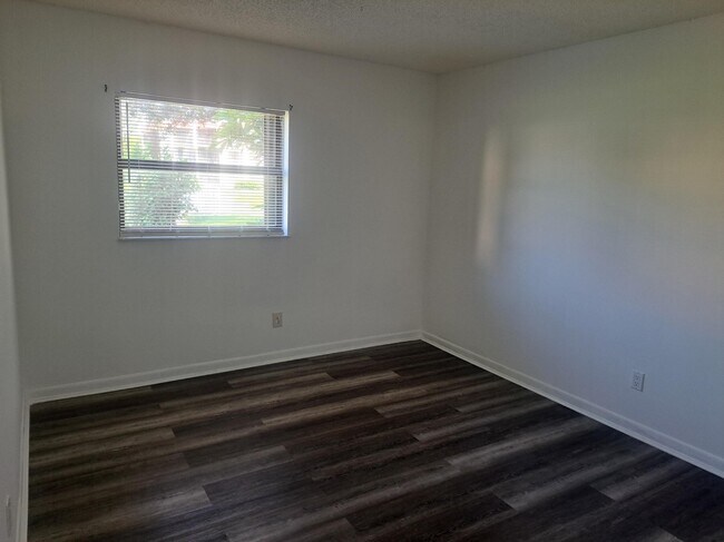 Building Photo - 2050 Oleander Blvd
