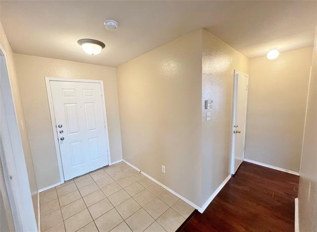 Building Photo - 321 Briar Oaks Dr