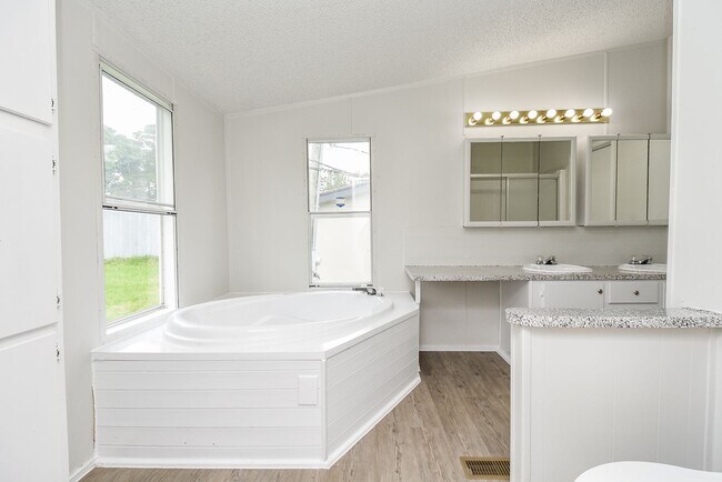 Building Photo - Double wide and magnificent Mobile Home in...