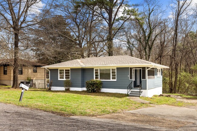 Building Photo - Beautifully Renovated 3 Bedroom 2 Bath Hom...