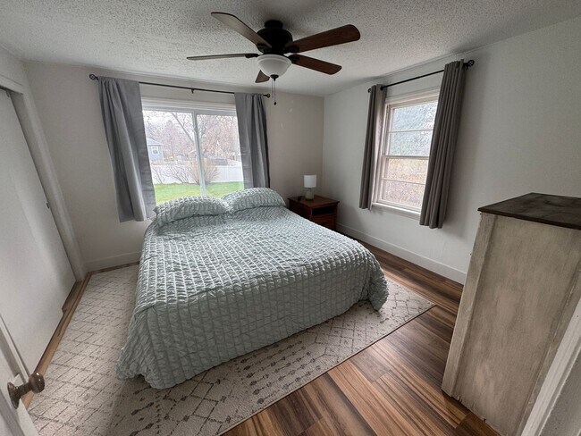 Building Photo - Gorgeous 4-Bedroom Home with Expansive Landscaped Yard & Off-Street Parking – Fully Furnished!