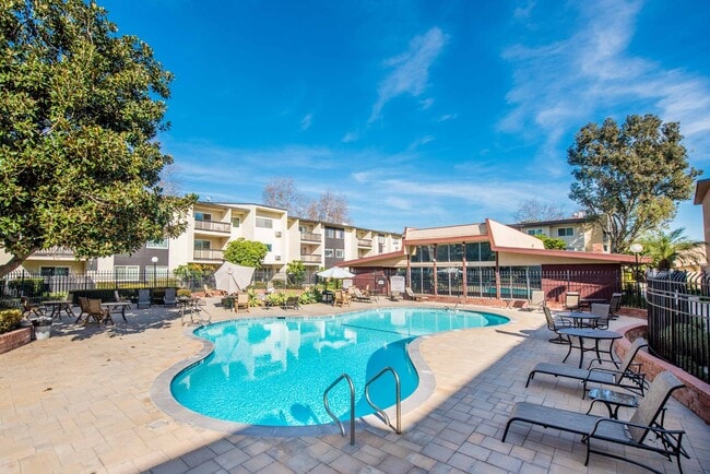 Building Photo - Remodeled Seal Beach Condo