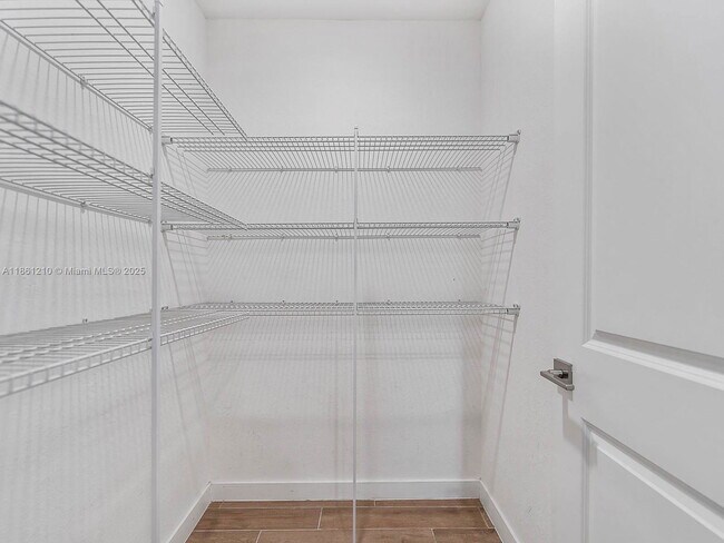 Building Photo - 501 NE 6th Ct