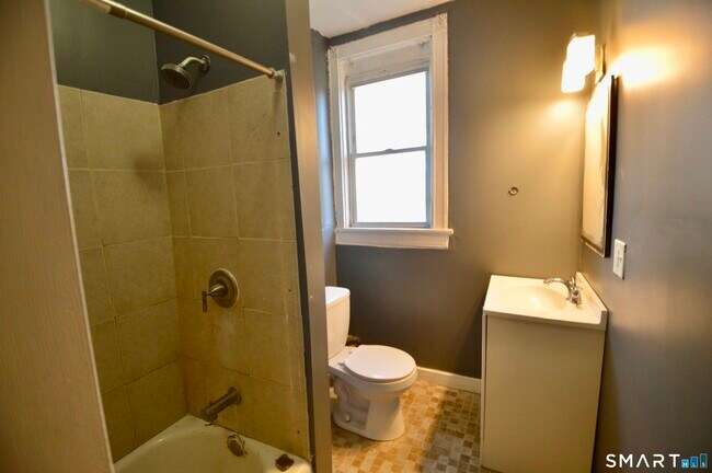 Building Photo - 308 Willow St