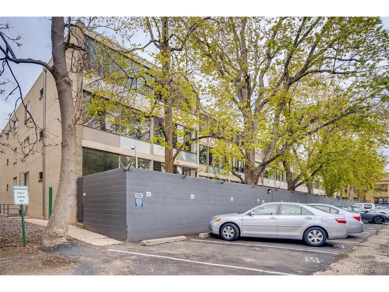 Building Photo - 1050 N Corona St
