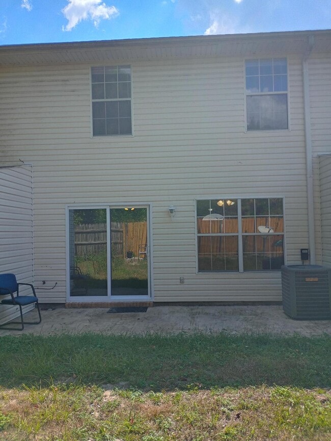 Building Photo - 129 Noblat Dr