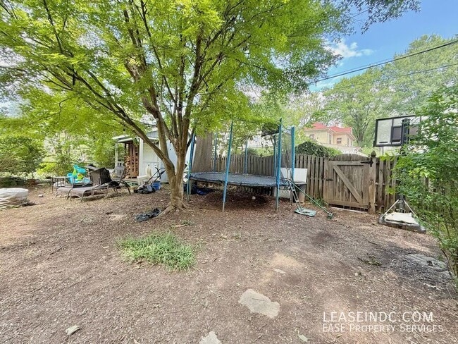 Building Photo - 4825 Butterworth Pl NW