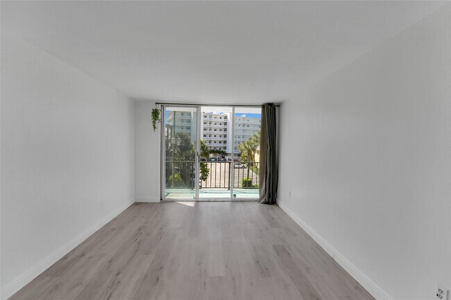 Building Photo - 301 Croton Ave