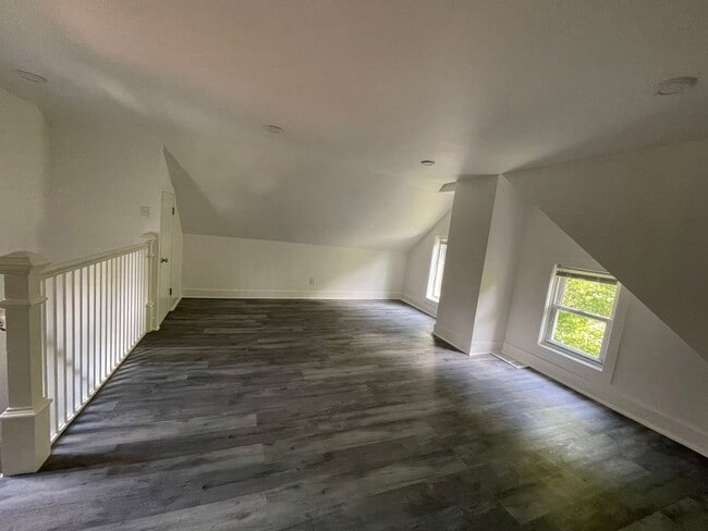 Building Photo - Brand New 5 bedroom 2 Bathroom