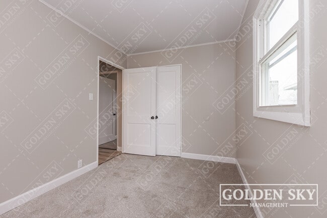 Building Photo - 2312 S Pershing Dr