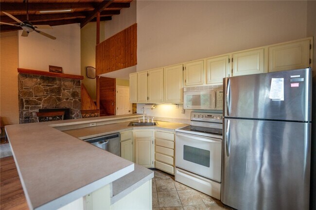 Building Photo - 50 Pines Dr