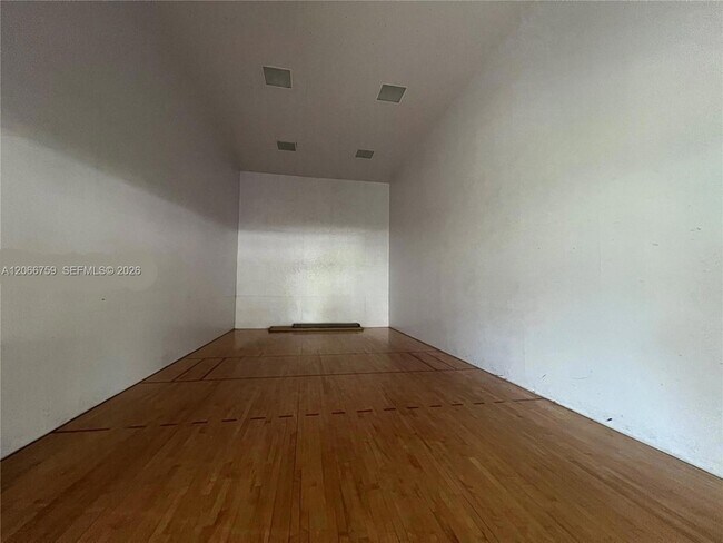 Building Photo - 2640 S University Dr