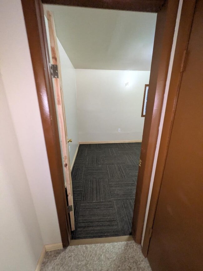 Building Photo - 1005 S Pittenger Rd