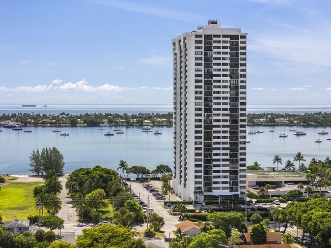 Primary Photo - 5600 N Flagler Dr