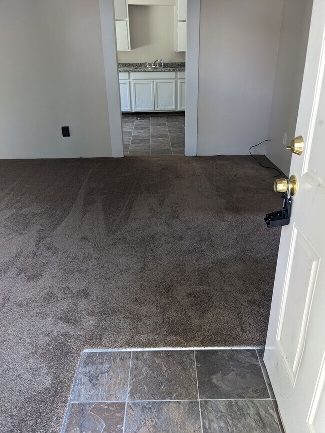 Building Photo - 4 SE 27th St