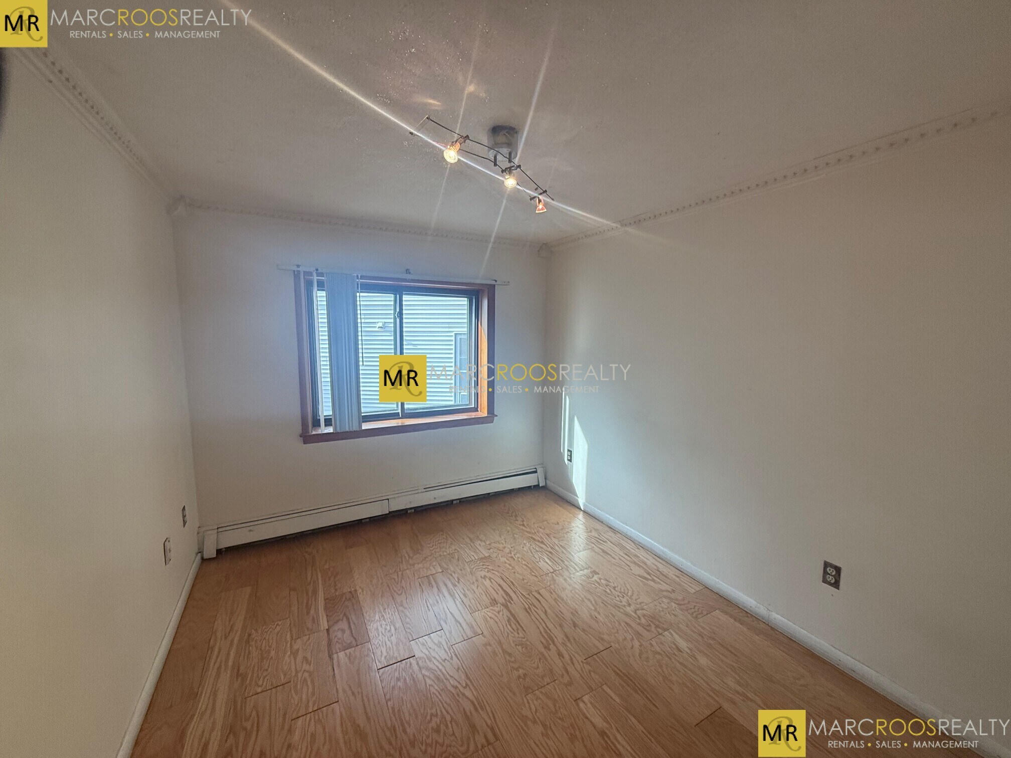 Building Photo - 1052 Bennington St
