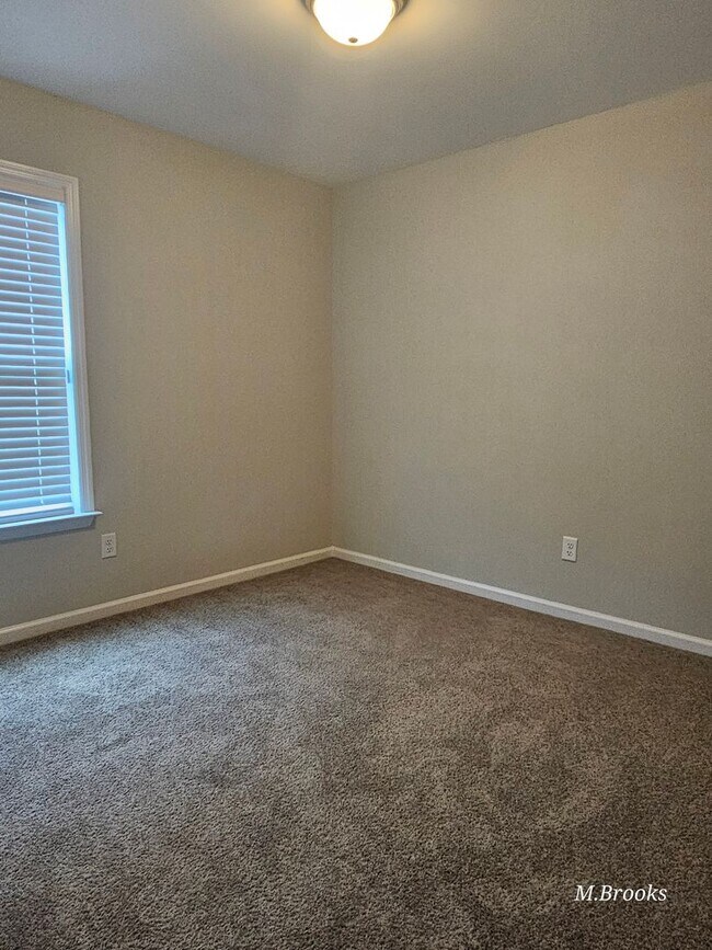 Building Photo - 1704 Almond Tree Pl