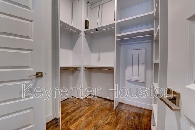 Building Photo - 2914 Lamar St