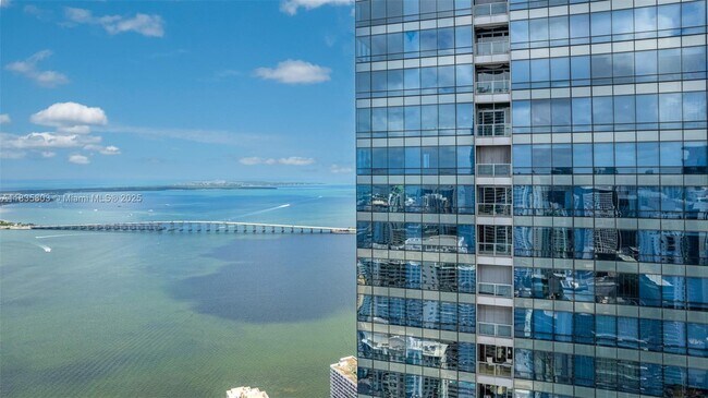 Building Photo - 1425 Brickell Ave