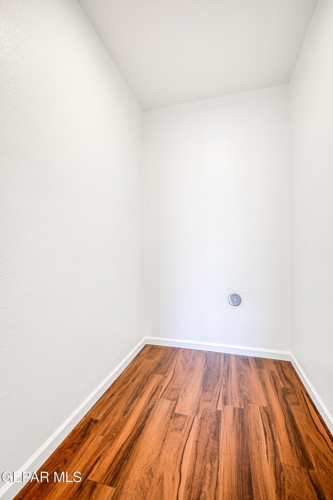 Building Photo - 7600 Plaza Redonda Dr