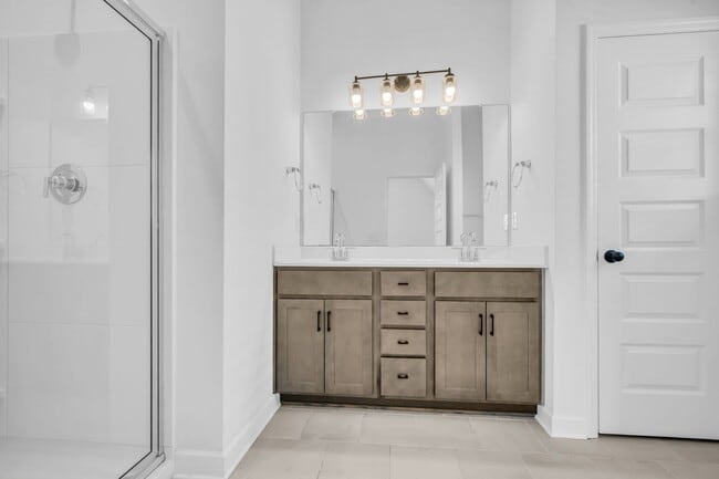 Building Photo - Modern Living in Bellevue