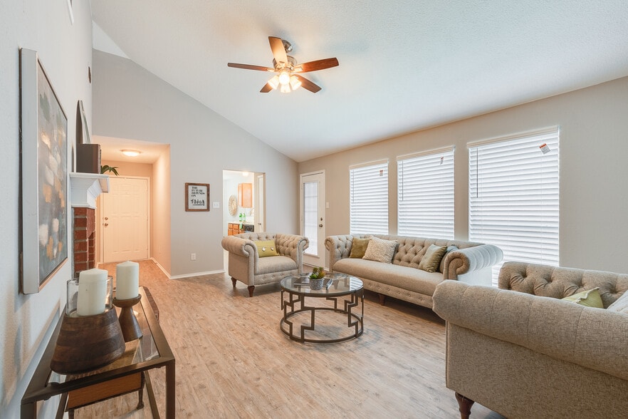 Family Room - 2508 Concina Way