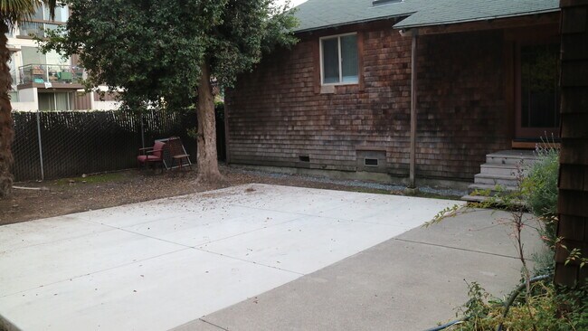 Building Photo - 2210 Parker St