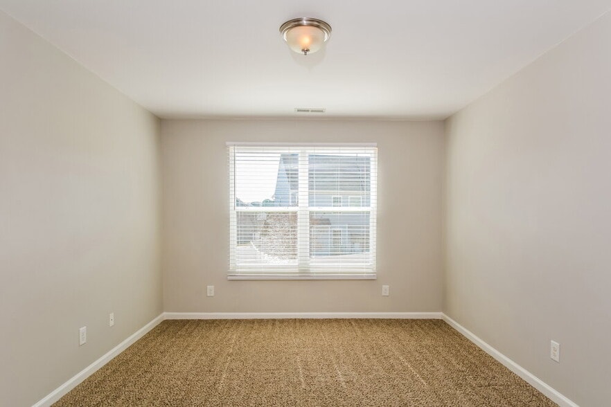 Building Photo - 4122 White Kestrel Dr