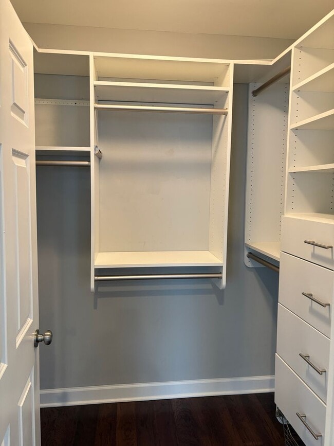 Building Photo - Beautiful Home Conveniently Located in Alexandria w/ Lower Level Suite