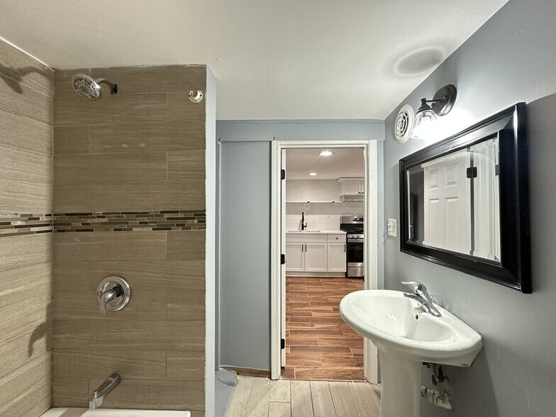 Building Photo - 2317 N Keeler Ave