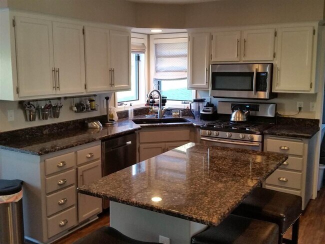 Building Photo - 2521 Williams Dr