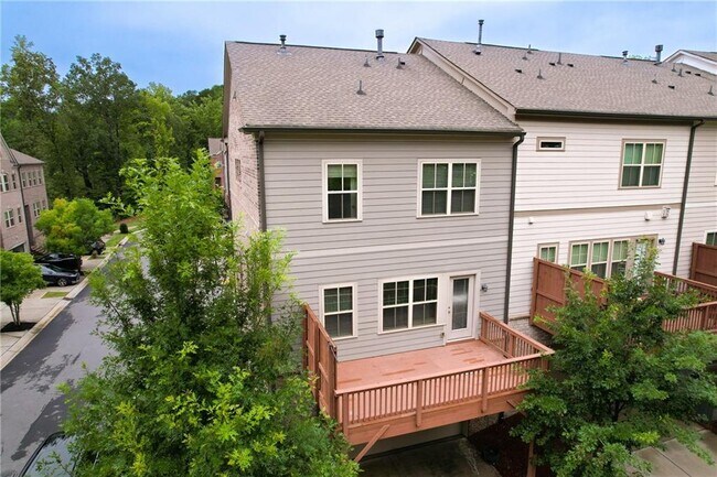 Building Photo - 3634 Via Nuova Ln