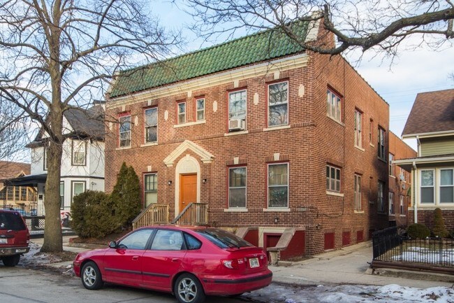 Building Photo - 831 College Ave