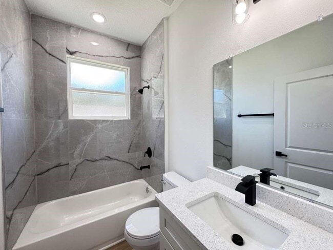 Building Photo - 8419 N Saxon Way