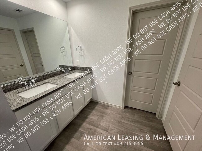 Building Photo - 1585 Holly Trails