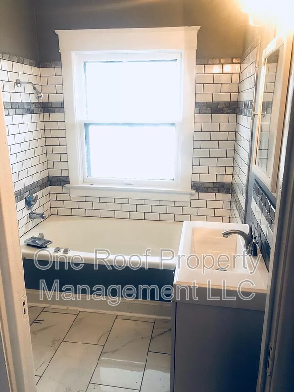 Building Photo - 2635 Victor St