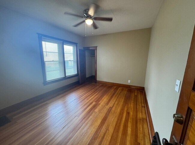 Building Photo - Large Augustana Rental Home