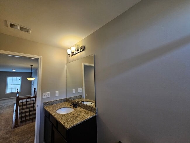 Building Photo - Luxury living at Hawthorne Ridge