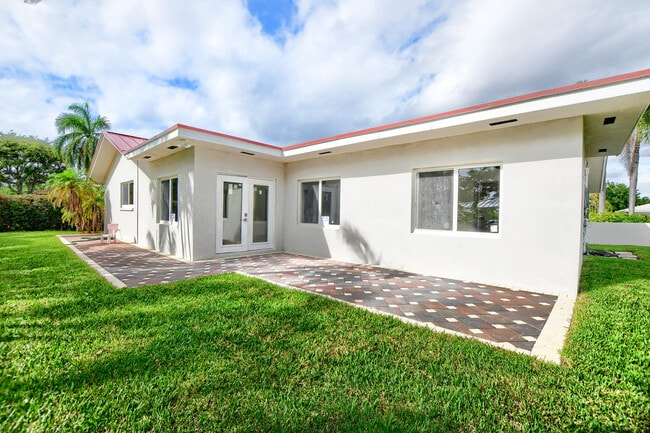 Building Photo - 800 W Camino Real